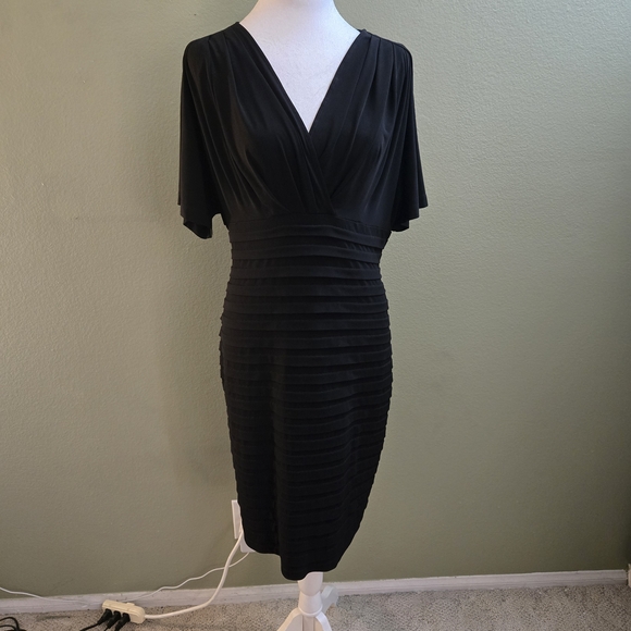 London Times Dresses & Skirts - 💚 2/$12 or 3/$17  London Times Black Pleated Midi Dress